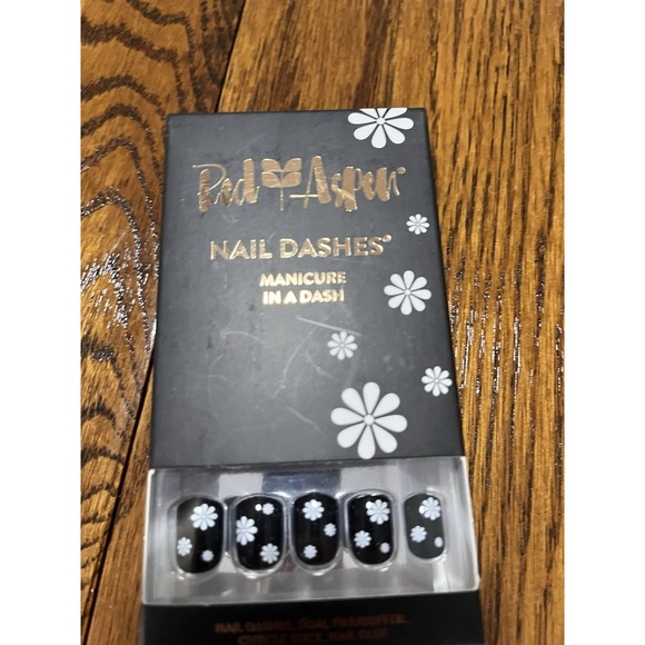 Red Aspen Nail Dashes- Bundle Set- 6 Boxes- Assorted Designs-Press Ons - Picture 4 of 7